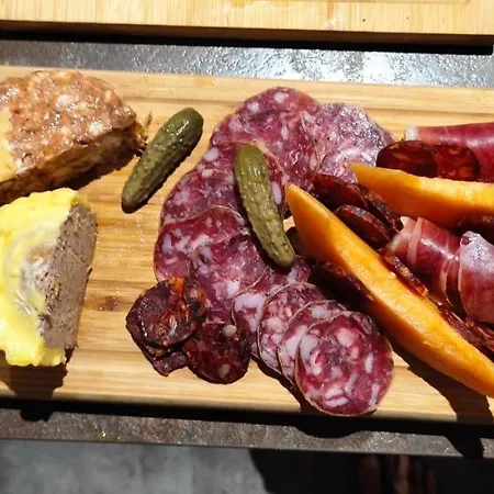 Domaine Les Garrigues Bed & Breakfast Puygaillard-de-Quercy