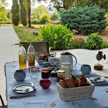 Domaine Les Garrigues Bed & Breakfast Puygaillard-de-Quercy