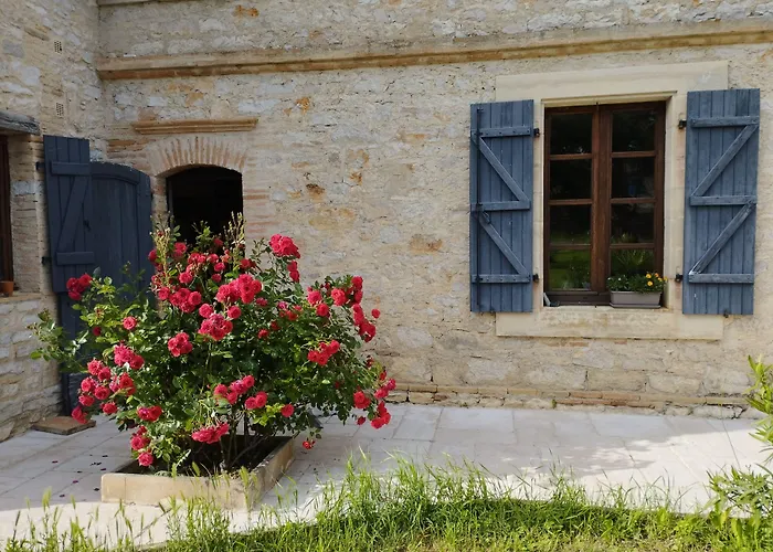 Domaine Les Garrigues Bed and Breakfast Puygaillard-de-Quercy