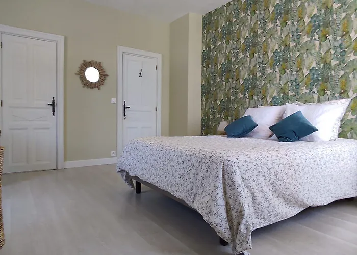 Domaine Les Garrigues Bed and Breakfast Puygaillard-de-Quercy